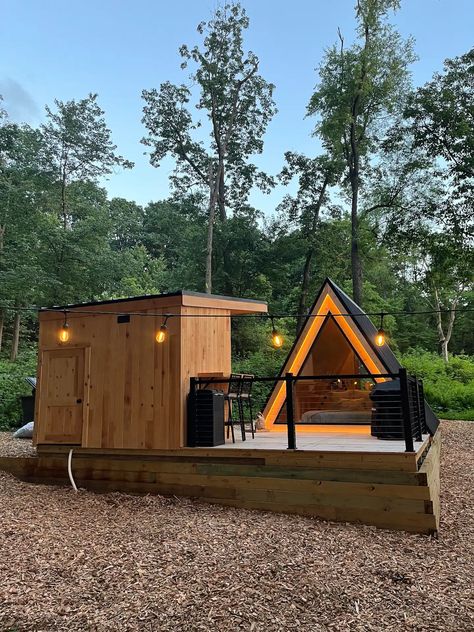 Vista Pod With Sauna - Christiana, PA - Zook Cabins Bank Layout, Cute Outhouse, Zook Cabins, Floating Cabin, Pontoon Ideas, Cabana Design, Eco Pods, Glamping Cabin, Pine Trim