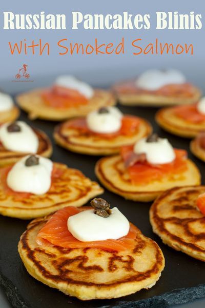 Norwegian Smoked Salmon Recipes, Event Canapes, Brunch Plating, Salmon Wraps, Russian Pancakes, Recipe Pancakes, Mimosa Drink, Xmas Goodies, Homemade Aioli