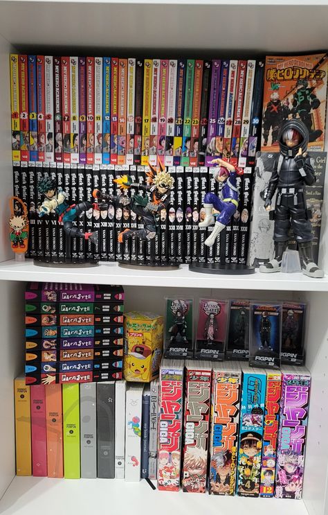 Manga Shelving, Book And Bed, Manga Room, Manga Shelf, Anime Bedroom Ideas, Bookshelf Inspiration, Bookshelves In Bedroom, Apartment Needs, Diy Room Decor For Teens