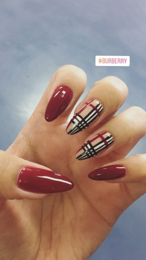 Almond Burberry Nails, Plaid Almond Nails, Burberry Nails Design, Burberry Nails, Nail Designs For Fall, Trendy Fall Nails, Plaid Nails, Fall Acrylic Nails, Coffin Nails Designs