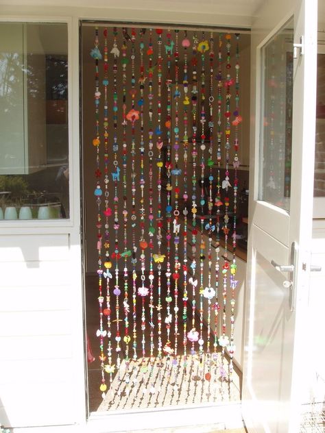 Beaded wall curtain Aesthetic Bead Curtain, Beaded Curtains Doorway Closet, Beaded Closet Door, Bead Room Ideas, Diy Door Beads, Closet Beads Curtains, How To Make A Beaded Curtain, 2000 Decor, Hanging Beads Curtain