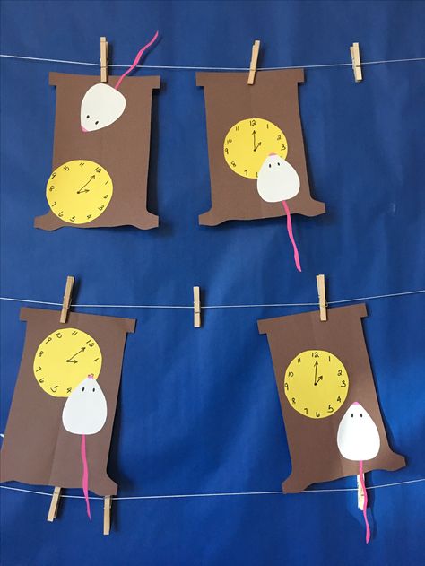 Hickory Dickory Dock. Mouse went up the clock! So cute art project for Toddlers :) Nursery Rhymes Art, Nursery Wall Art Ideas, Art Project For Toddlers, Nursery Rhyme Lessons, Nursery Rhymes Preschool Crafts, Nursery Rhymes Toddlers, Nursery Rhyme Art, Nursery Rhyme Crafts, Fairy Tales Preschool