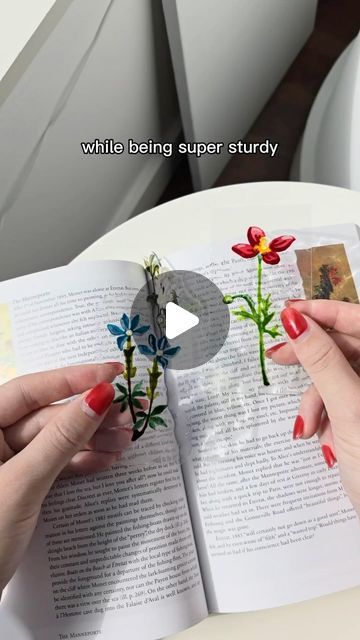 Transparent Bookmark, Modern Stained Glass, Read More Books, Cute Bookmarks, Stained Glass Diy, Easy Diy Gifts, Cute Diys, Lovers And Friends, Book Lover