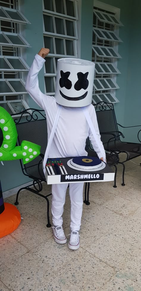 Marshmello diy costume kids Marshmello Costume, Halloween Kostüm Baby, Boys Halloween Costumes Diy, Diy Costumes Kids Boys, Halloween Costumes Kids Boys, Best Friend Halloween Costumes, Diy Costumes Kids, Costumes Diy, Costumes Kids