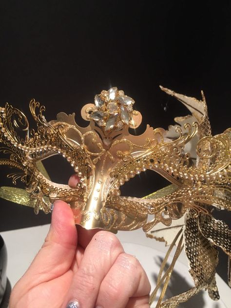 Masquerade Ball Masks Gold, 1920 Masquerade Ball, Enchanted Forest Masquerade, Masquerade Outfit Ideas For Women Party, Masquerade Ball Aesthetic Dark, Masquarede Ball Aesthetic, Masquerade Party Aesthetic, Masquerade Ball Aesthetic, Masquerade Ball Decorations