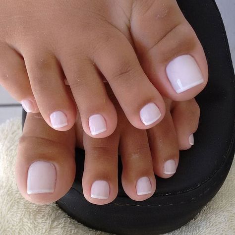 French Pedicure, Gel Toe Nails, Toe Nail Color, Pretty Toe Nails, Cute Toe Nails, Pedicure Designs, Toe Nail Designs, Manicure E Pedicure, Perfect Nails