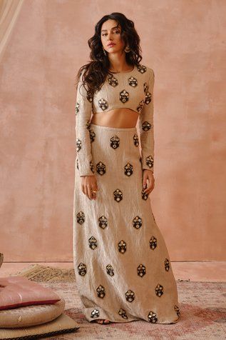 Embroidery Mirror, Payal Singhal, Mirror Round, Male Fitness Models, Female Fitness Model, Celebrity Beauty, Embroidered Skirt, Fitness Model, Set For Women