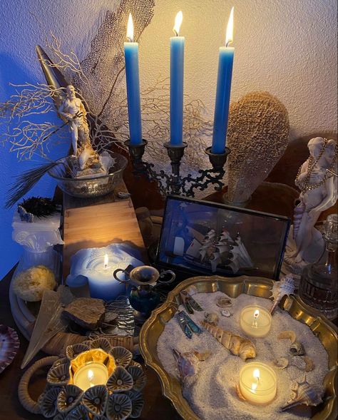 Spiritual Altar Ideas, Spiritual Altar, Witchcraft Altar, Pagan Altar, Witches Altar, Healing Space, Greek Gods And Goddesses, Sea Witch, Season Of The Witch