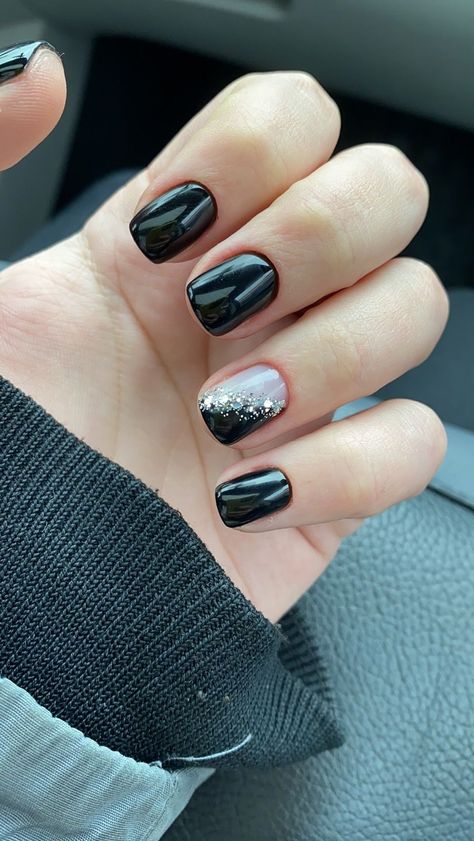 Dipped Natural Nails Ideas, Pretty January Nails, Black Gel Nails With Accent Nail, Black Gel Manicure Designs, Navy And Silver Nails Acrylic, Gel Nails Ideas Short Black, Very Short Gel Nails Black, Black Nails With Accent Nail Ring Finger, Shiny Nail Ideas