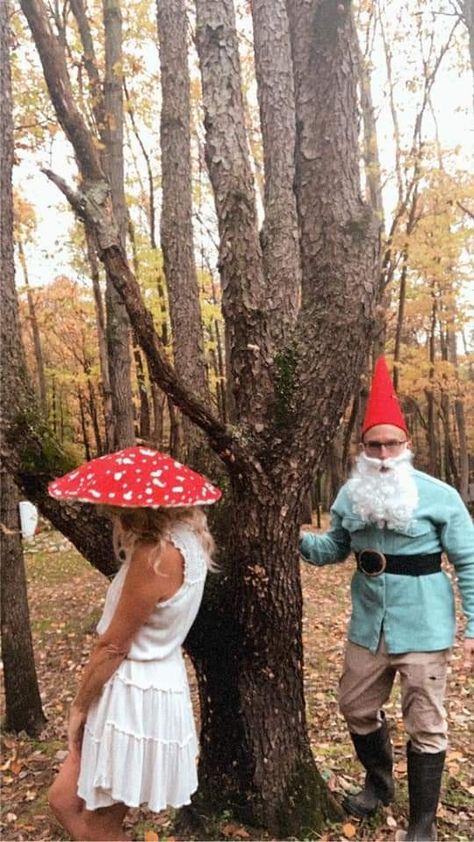 Paper Mache Halloween Costume, Paper Mache Mushroom Hat, Mushroom Costume Women, Diy Mushroom Hat, Toadstool Costume, Paper Mache Mushroom, Garden Costume, Mushroom Outfit, Diy Mushroom