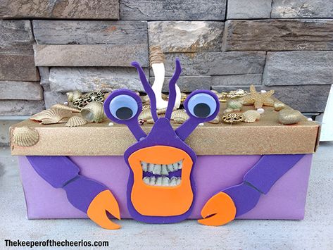 Moana Tamatoa Crab Valentines Day Box Moana Tamatoa, Moana Cakes, Turtle Pictures, Valentine's Boxes, Valentines Day Box, Girls Valentines Boxes, Moana Birthday Party Theme, Diy Valentines Box, Moana Theme Birthday