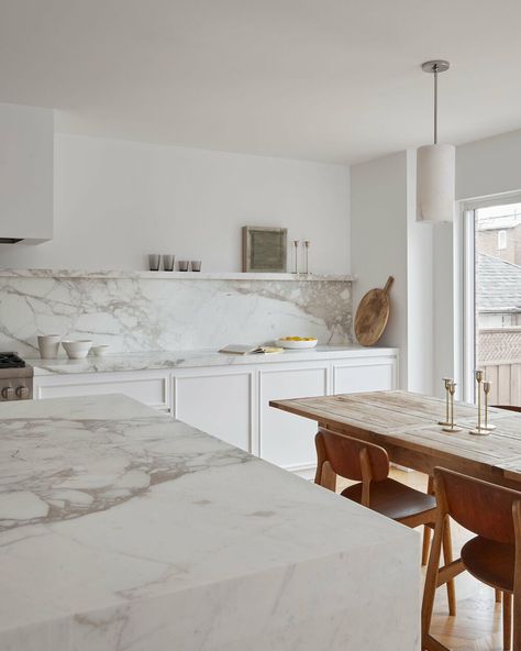 Kitchen Design Minimalist, Modern Minimalist Kitchen, Ikea Kitchen Island, Kitchen Tour, Minimalist Kitchen Design, Kitchen Home Decor, Kitchen Marble, Kitchen Inspiration Design, Ikea Kitchen