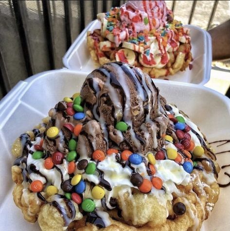 Funnel Cakes, Tumblr Food, Junk Food Snacks, Funnel Cake, Food Drinks Dessert, Snacks Für Party, Food Obsession, Yummy Food Dessert, Sweet Snacks