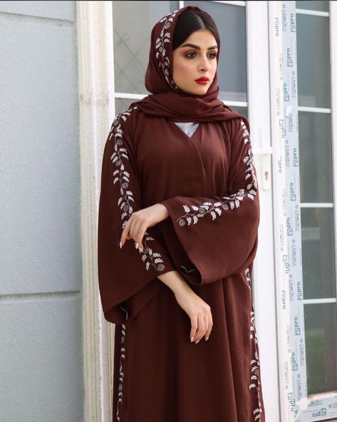 Abaya Store, Hijabi Dubai, Niqab Hijab, How To Wear Hijab, Abaya Designs Latest, Abaya Hijab, Moroccan Fashion, Hijab Style Casual, Muslim Women Fashion