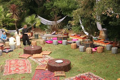 the Bohemian #wedding reception with mismatched rugs, low tables, and tons of seating#letlifeflow#soulflowercontest Boho Garden Party, Moroccan Garden, Moroccan Party, Bohemian Party, Bohemian Garden, Tafel Decor, Boho Garden, Boho Party, Garden Party Wedding