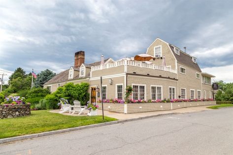 1640 Hart House Tavern | Ipswich MA Gambrel Exterior, Ipswich Massachusetts, Hart House, Standing Fireplace, Wedding Halls, Traditional Dining, Function Room, Old Room, Elegant Dinner