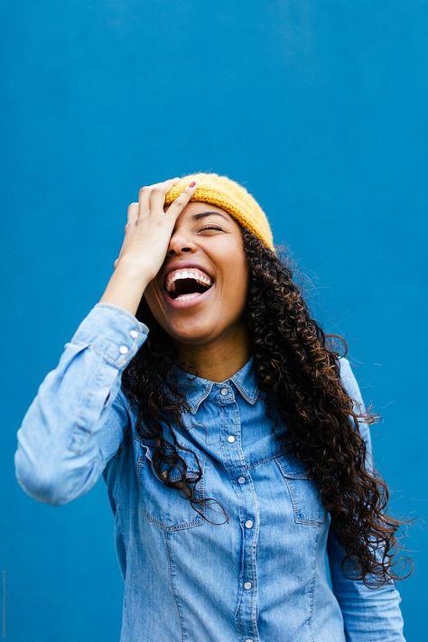 Woman Laughing, Happy Teens, Person Photography, Smiling People, Women Laughing, Yearbook Quotes, Personal Branding Photoshoot, Wedding Hair Down, Laugh Out Loud