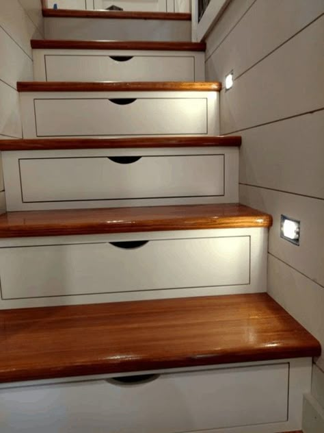 Tiny House Kitchen Storage, Design Casa Piccola, Painted Staircases, Tiny House Stairs, Stairs Makeover, Diy Staircase, Tiny House Storage, Stairs Storage, Staircase Storage