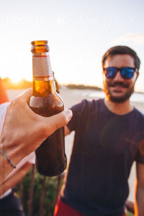 POV shot of a man toasting a bottle of beer with a friend on the beach at sunset by Alejandro Moreno de Carlos - Stocksy United Beer Photoshoot Ideas, Beer On The Beach, Korea Tips, Beverage Photography Ideas, Beer Shot, Beach Beer, Beer Photography, Beer Photos, Beer Friends