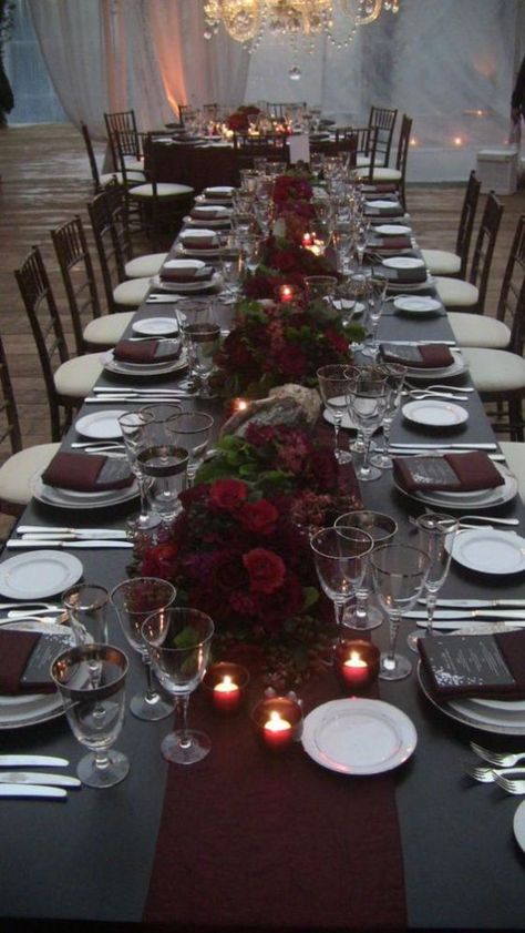 25 Show-Stopping Burgundy And Black Wedding Ideas Burgundy And Grey Wedding, Burgundy Wedding Theme, Winter Wedding Table, Maroon Wedding, Wedding Table Linens, Dark Wedding, Long Trench, Fall Wedding Colors, Gray Weddings