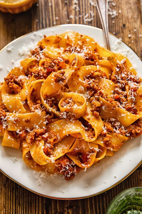 Tuscan Ragu Pasta And Sauce, Tuscan Recipes, Fettucine Alfredo, Ragu Recipe, Italian Pasta Dishes, Italian Dinner Recipes, Italian Pasta Recipes, Zuppa Toscana, Pasta Dinners