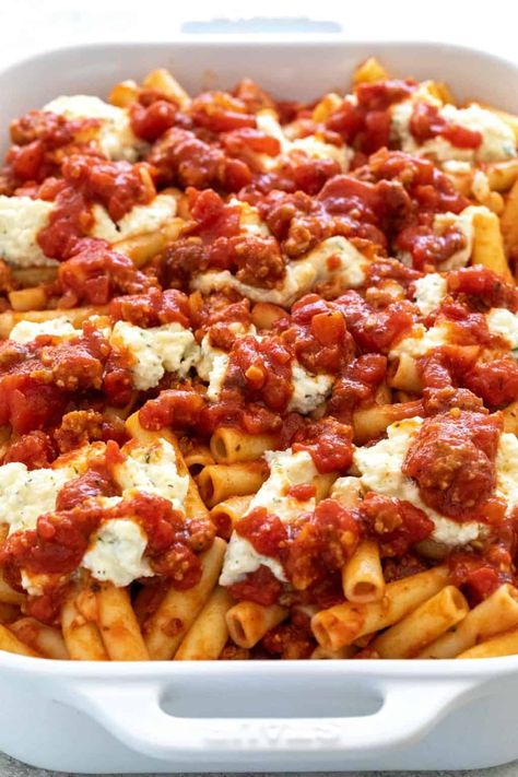 Baked Ziti with Meat Sauce - Jessica Gavin Italian Casserole, Sausage Marinara, Easy Baked Ziti, Ziti Recipe, Ziti Pasta, Ziti Recipes, Baked Ziti Recipe, Pasta Casserole, Feed A Crowd