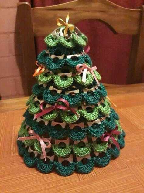 Crochet Bells, Pop Top Crafts, Soda Tab Crafts, Can Tab Crafts, Pop Tab Crafts, Crochet Bell, Miniature Knitting, Crocheted Christmas, Crochet Tree