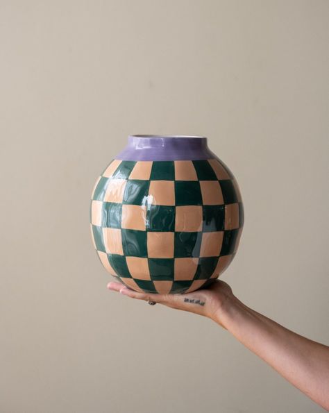 Checkered Vase, Ceramics Pottery Vase, Hand Painted Vase, Painted Vase, Hand Painted Vases, Organic Forms, Pottery Classes, Tropical Party, Painted Vases