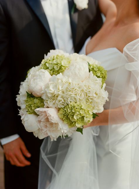 Green Wedding Flower Arrangements, White Bridal Bouquet Hydrangea, Green Hydrangea Bouquet, Green Hydrangea Wedding, Hydrangea Bridesmaid Bouquet, White Hydrangea Wedding, Hydrangea Bridal Bouquet, White Peonies Bouquet, Hydrangea Bouquet Wedding