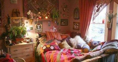 boho dorm room Bohemian Bedrooms, Boho Dorm Room, Hippie Bedroom, Boho Dorm, Hippy Room, Hippie Homes, Hippie Home Decor, Bohemian Interior, Bohol