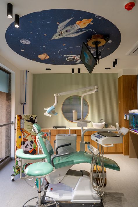 Pediatric Dental Clinic Design, Tooth Design Ideas, Small Pediatric Clinic Design Interiors, Simple Dental Clinic Design, Interior Design Dental Clinic, Healthcare Clinic Design, Kids Dental Clinic Interior Design, Pedodontics Clinic Design, Dintest Clinic