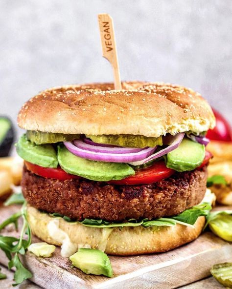 Walnut Burger Recipe, Walnut Burger, Lentil Sandwich, Plant Based Burger, Lentil Burger Recipe, Vegan Lentil Burger, Veggie Burger Patties, Vegan Banana Pancakes, Lentil Burgers