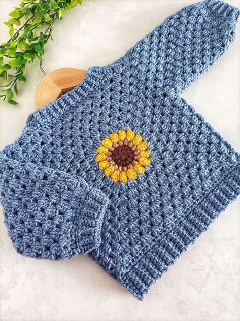 Baby Cardigan Pattern, Crochet Baby Sweater, Baby Sweater Patterns, Crochet Jumper, Crochet Sweater Pattern Free, Crochet Baby Cardigan, Crochet Toddler, Pull Bebe, Mode Crochet