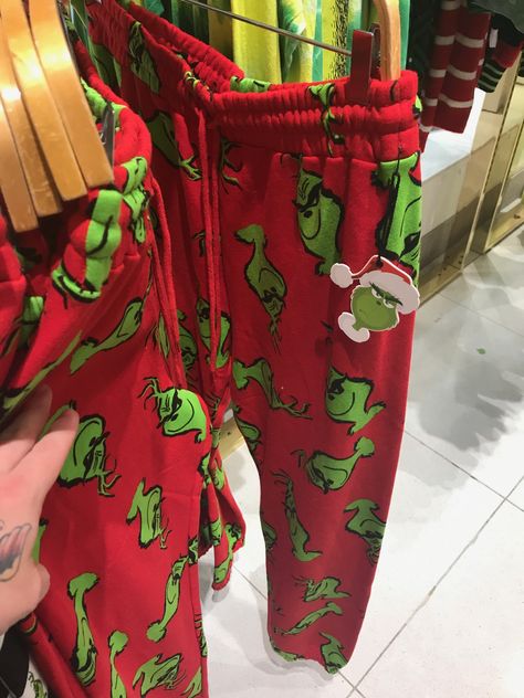 Spiderman Pajamas Aesthetic, The Grinch Pajamas, Christmas Pjamamas, Christmas Pants Pjs, Chirtmas Wishlist, Cute Pjs, Pajama Fashion, Matching Pjs, Cute Sleepwear