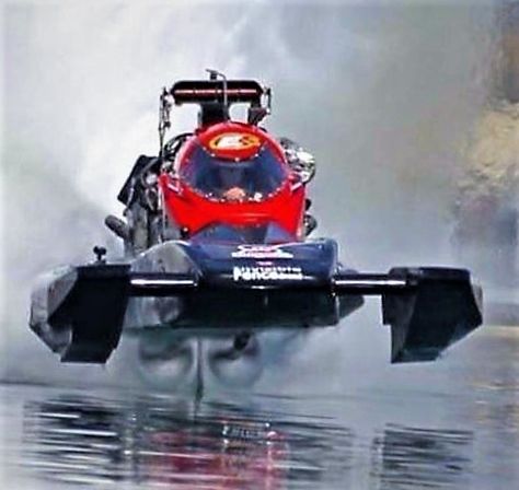 Top Fuel Hydro Drag Boat, doing the "Prop Hop". Drag Boat Racing, Wooden Speed Boats, Hydroplane Boats, Amphibious Aircraft, Boat Racing, Ski Boats, Boat Pics, Fast Boats, Top Fuel