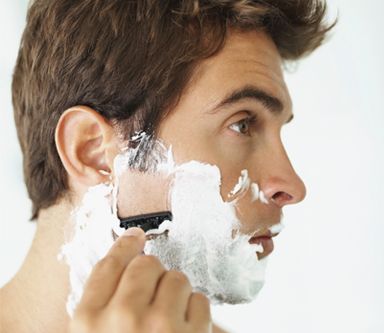 Try out these expert tips to avoid ingrown hairs and steer clear of skin rashes after shaving. Razor Burn Remedies, Hair Scrub, Exfoliating Face Scrub, Shaving Tips, Razor Burn, Exfoliating Brush, Shaving Beard, Razor Burns, Smooth Shave