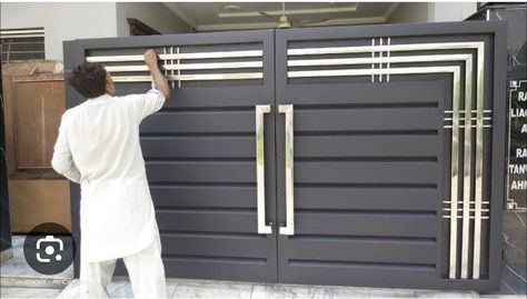 Main Entrance Door Design Iron Gates, Main Door Iron Gate, Main Door Design Entrance Iron, Metal Gates Design Entrance, Parking Gate Design House, Front Gate Design Modern Iron, Main Gate Design Entrance Iron Doors, Fast Food Building, Main Grill Gate Design