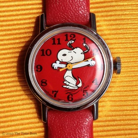 My grandparents bought me an identical watch and I still have it, although it doesn't work any more. Snoopy Watches, Snoopy Shoes, Snoopy Watch, Snoopy Items, Snoopy Vintage, Best Kids Watches, Vintage Snoopy, Snoopy Images, Stick Figure Drawing