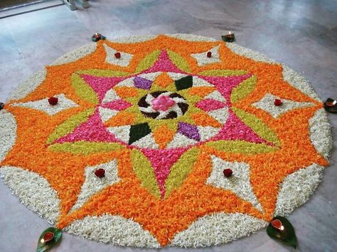 🏵Moolam is the seventh day of the festival of Onam which continues for ten days. With just two days left for the festival now, enthusiasm… Athapookalam Designs Simple, Pookalam Ideas, Athapookalam Designs, Pookkalam Designs, Onam Vibes, Onam Pookalam Design, Mandir Decor, Diwali Items, Floral Rangoli