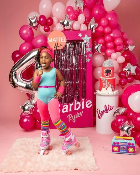 Barbie Photo Shoot Ideas, Barbie Family Photoshoot, Barbie Photoshoot Ideas Outdoor, Barbie Birthday Picture Ideas, Barbie Outfits For Kids Birthday, Barbie Birthday Photoshoot, Toddler Barbie Photoshoot, Barbie Skate Party, Barbie In A Box Photoshoot