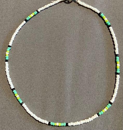 Seed Bead Layered Necklaces, Beaded Necklaces Ideas, Homemade Necklace Ideas, Seed Bead Necklace Ideas, Simple Beaded Necklaces, Homemade Necklaces, Clay Bead Necklace, Ankle Bracelets Diy, Pretty Jewelry Necklaces