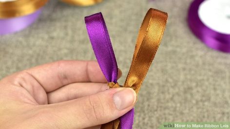 Ribbon Leis Diy Tutorials Easy, Easy Ribbon Leis For Graduation, Graduation Ribbon Leis How To Make, Easy Leis For Graduation, How To Make Graduation Leis Tutorials, Graduation Leis Diy Ribbons How To Make, Diy Ribbon Lei Tutorials, Grad Leis Diy, Lei Ribbon Diy