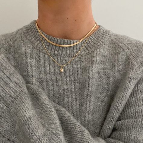 lookbooks — métier Gold Necklaces Layered, Gold Necklace Outfit, Jewelry Aesthetic Gold, Gold Layering Necklaces, Minimal Gold Jewelry, Gold Jewelry Aesthetic, Necklaces Layered, Gold Minimalist Jewelry, Necklace Combo