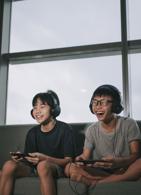 The Video Games Your Child Plays Has an Effect on Their Behavior Person Playing Video Games Reference, Kids Playing Reference, Someone Playing Video Games, Playing Nintendo Switch Pose, Playing Video Games Pose Reference, Playing Video Games Drawing Reference, Gaming Pose Reference, Playing Video Games Aesthetic, Playing Games Drawing