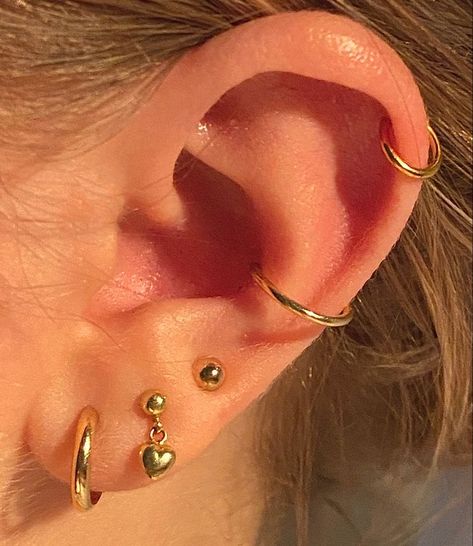 pinterest | victoriakillough Bijoux Piercing Septum, Minimalist Ear Piercings, Ear Peircings, Cool Ear Piercings, Pretty Ear Piercings, Cool Piercings, Cute Ear Piercings, Cute Piercings, Jewelry Tattoo