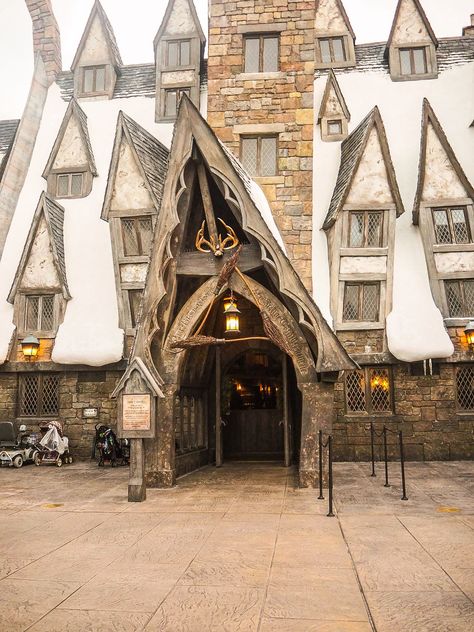 The Three Broomsticks. Don't leave without trying the Butterbeer! Harry Potter Three Broomsticks, Three Broomsticks Aesthetic, Witchy Party, The Three Broomsticks, Movie Place, Harry Potter Places, Advent House, Harry Potter Props, Three Broomsticks