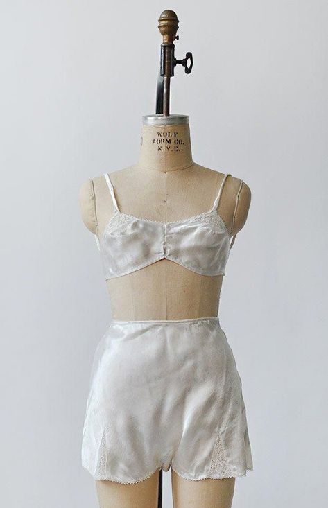 Panties Bra, 1950s Lingerie, Lingerie Vintage, Retro Lingerie, Lingerie Inspiration, Modern Clothing, Coat Racks, 1940s Fashion, Designer Lingerie