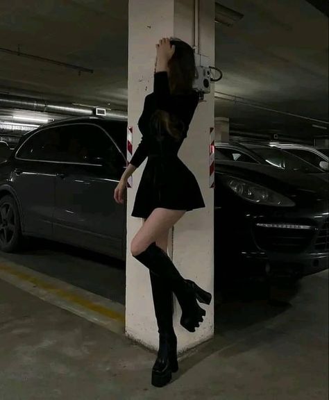 Mode Indie, Mode Ulzzang, Dark Feminine Aesthetic, Elegante Casual, Feminine Aesthetic, Feminine Outfit, 가을 패션, Edgy Outfits, Kpop Fashion