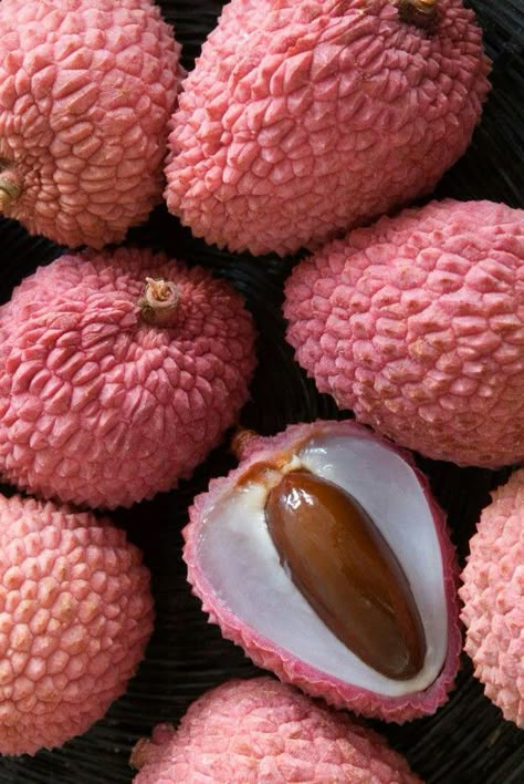 Lychee Litchi Fruit, Natural Pharmacy, Potted Fruit Trees, Watermelon Nutrition Facts, Nutrition Tracker, Nutrition Consultant, Fresh Fruits, Exotic Fruit, Delicious Fruit