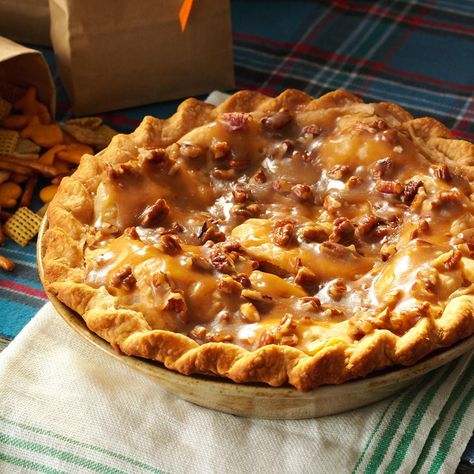 Candy Apple Pie Caramel Apple Pie Recipes, Yams Recipe, Best Apple Pie, Carnival Food, Apple Pie Recipe, Thanksgiving Pies, Best Pie, Caramel Pecan, Apple Pie Recipes